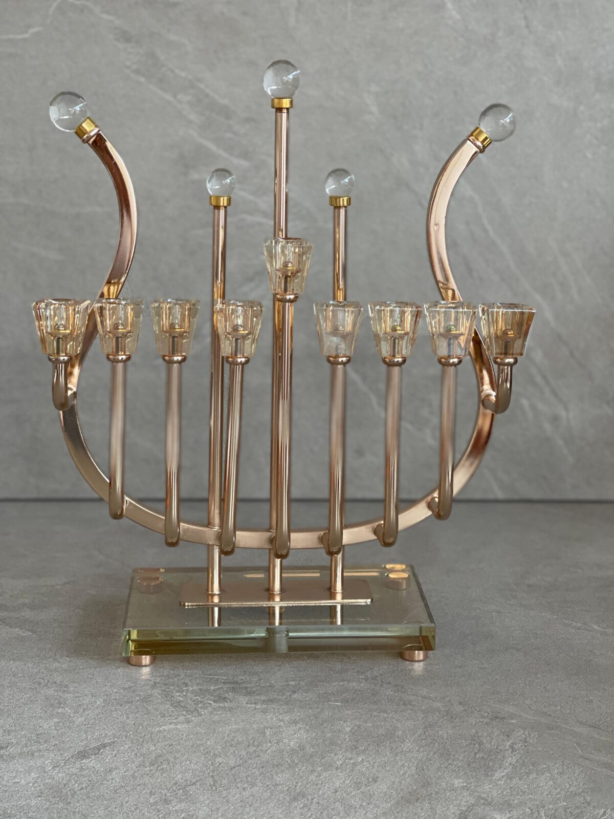 חנוכיית מתכת בציפוי רוז גולד דגם ״סאן״